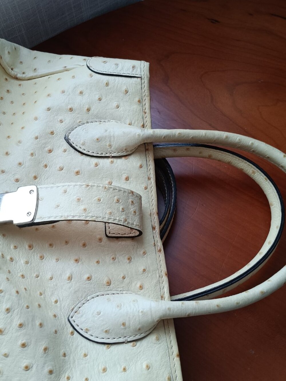 EUC Dooney & Bourke Small Buttercream Yellow Ostrich Satchel - Picture 16 of 16